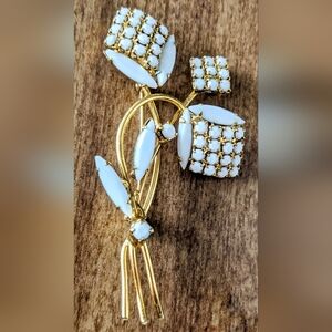 Gorgeous Vintage Milk Glass Rhinestone Brooch Geometric Flower Gold Tone